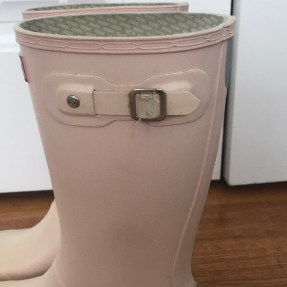 Women’s 5 girls hunter Boots blush color rain - Picture 4 of 5